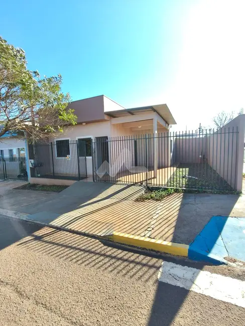 Foto 2 de Casa com 2 quartos para alugar, 50m2 em Pinheirinho, Toledo - PR