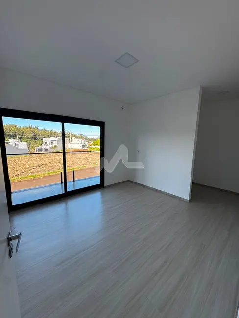 Sobrado com 3 quartos à venda, 164m2 em Vila Industrial, Toledo - PR - imagem 4 Foto 4 de Sobrado com 3 quartos à venda, 164m2 em Vila Industrial, Toledo - PR