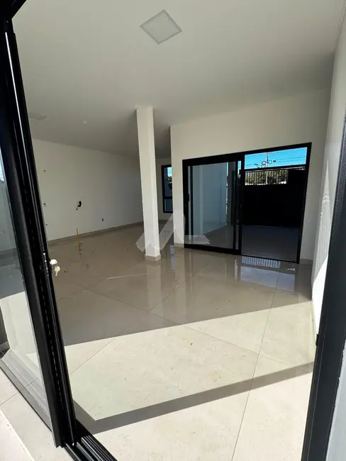 Sobrado com 3 quartos à venda, 164m2 em Vila Industrial, Toledo - PR - imagem 6 Foto 6 de Sobrado com 3 quartos à venda, 164m2 em Vila Industrial, Toledo - PR
