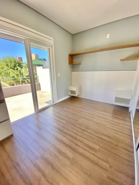 Casa de Condomínio com 3 quartos à venda, 170m2 em Querência, Viamao - RS - imagem 4 Foto 4 de Casa de Condomínio com 3 quartos à venda, 170m2 em Querência, Viamao - RS