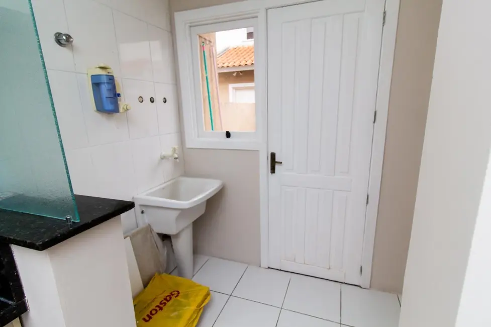 Sobrado com 2 quartos à venda, 83m2 em Cachoeirinha - RS - imagem 8 Foto 8 de Sobrado com 2 quartos à venda, 83m2 em Cachoeirinha - RS