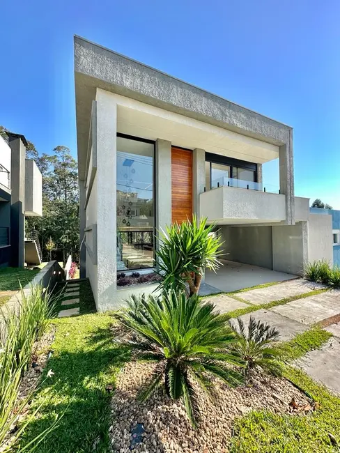 Foto 1 de Casa com 3 quartos à venda, 220m2 em Centro, Viamao - RS
