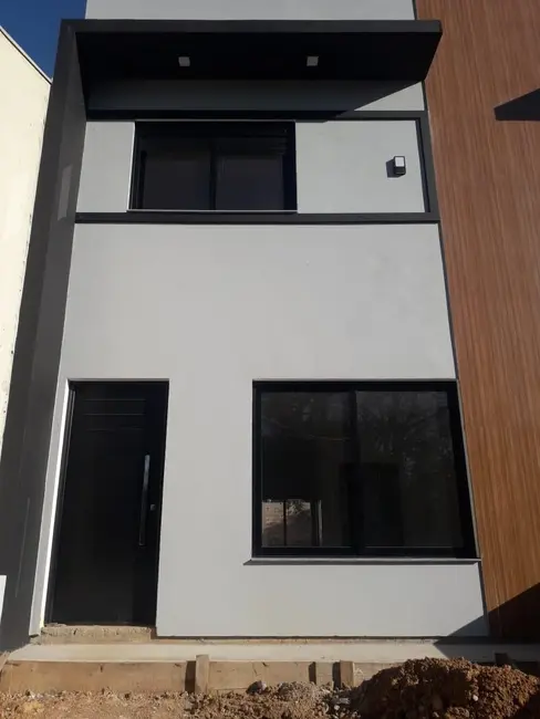 Foto 1 de Sobrado com 2 quartos à venda, 110m2 em Porto Alegre - RS