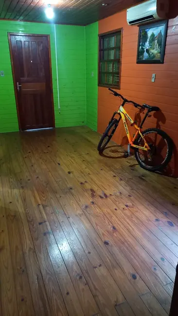 Casa com 3 quartos à venda, 96m2 em Porto Alegre - RS - imagem 3 Foto 3 de Casa com 3 quartos à venda, 96m2 em Porto Alegre - RS