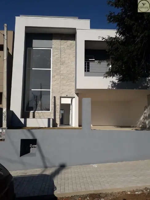 Foto 2 de Sobrado com 4 quartos à venda, 217m2 em Porto Alegre - RS