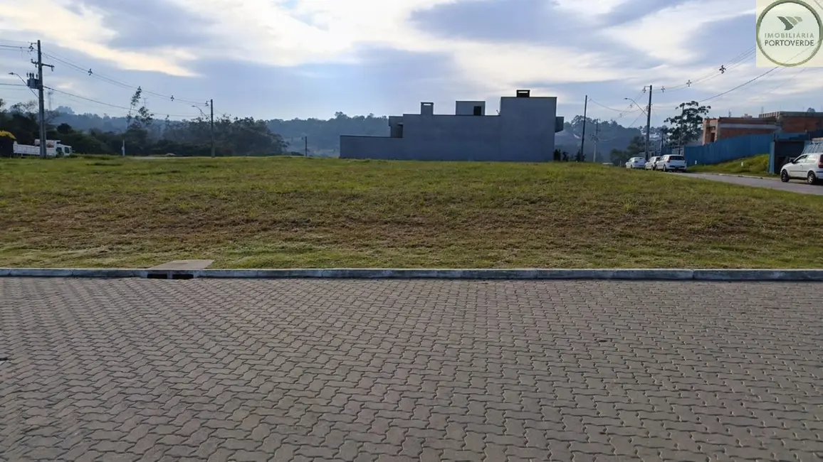 Foto 1 de Terreno / Lote à venda, 180m2 em Viamao - RS