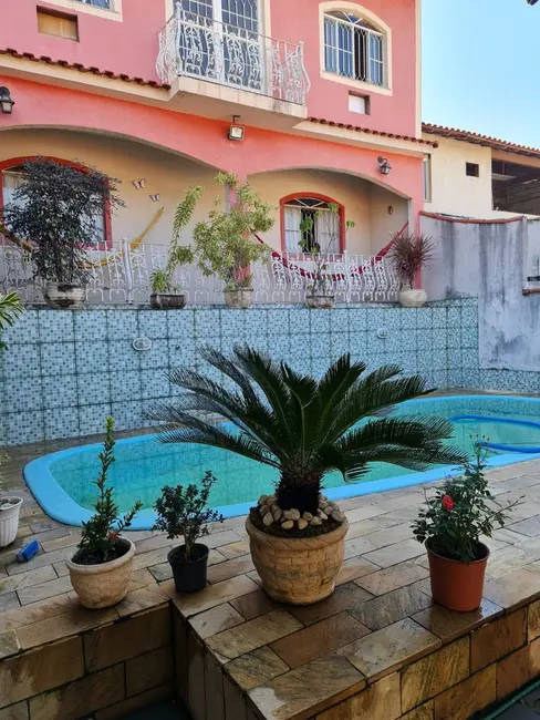 Foto 1 de Casa com 4 quartos à venda em Campo Grande, Rio De Janeiro - RJ