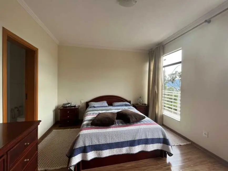 Foto 2 de Casa com 3 quartos à venda, 220m2 em Pocos De Caldas - MG