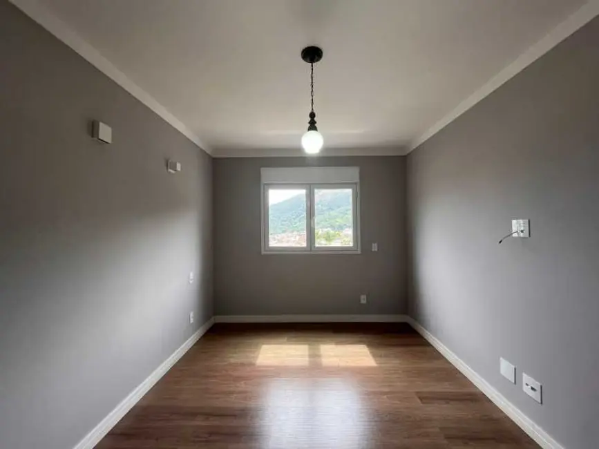 Foto 6 de Casa com 4 quartos à venda, 340m2 em Pocos De Caldas - MG