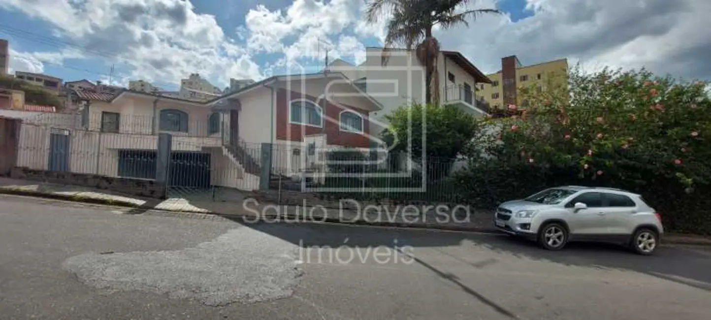 Casa com 3 quartos à venda, 170m2 em Pocos De Caldas - MG - imagem 3 Foto 3 de Casa com 3 quartos à venda, 170m2 em Pocos De Caldas - MG