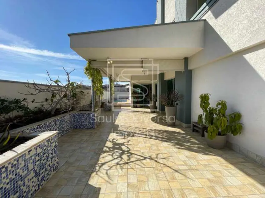 Casa com 4 quartos à venda, 307m2 em Pocos De Caldas - MG - imagem 3 Foto 3 de Casa com 4 quartos à venda, 307m2 em Pocos De Caldas - MG