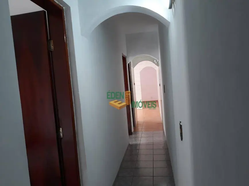 Casa com 3 quartos à venda, 237m2 em Jardim Santo Alberto, Santo Andre - SP - imagem 3 Foto 3 de Casa com 3 quartos à venda, 237m2 em Jardim Santo Alberto, Santo Andre - SP