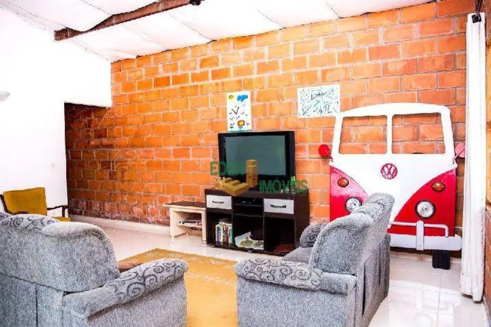 Chácara com 3 quartos à venda, 2400m2 em Éden, Sorocaba - SP - imagem 5 Foto 5 de Chácara com 3 quartos à venda, 2400m2 em Éden, Sorocaba - SP