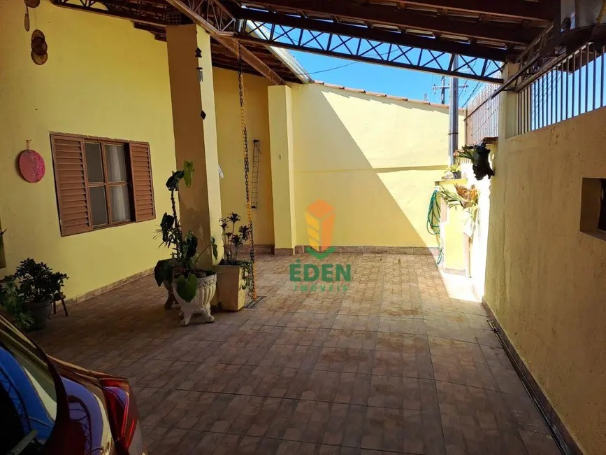 Casa com 3 quartos à venda, 200m2 em Jardim Maria Eugênia, Sorocaba - SP - imagem 3 Foto 3 de Casa com 3 quartos à venda, 200m2 em Jardim Maria Eugênia, Sorocaba - SP