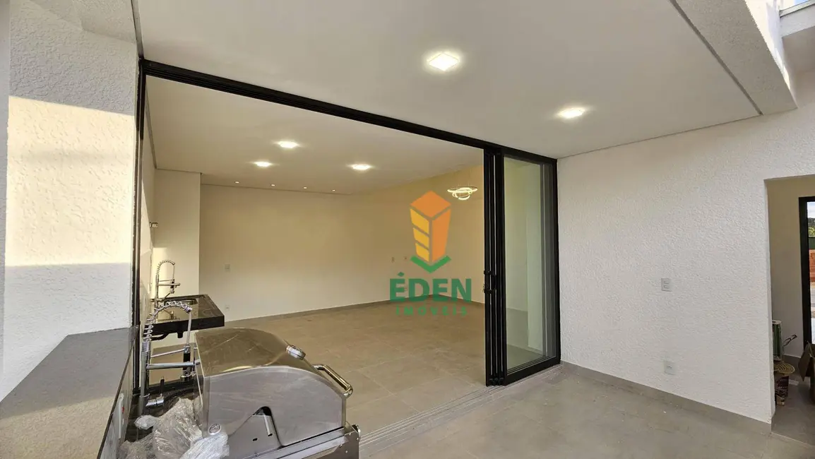 Casa com 3 quartos à venda, 200m2 em Wanel Ville, Sorocaba - SP - imagem 3 Foto 3 de Casa com 3 quartos à venda, 200m2 em Wanel Ville, Sorocaba - SP