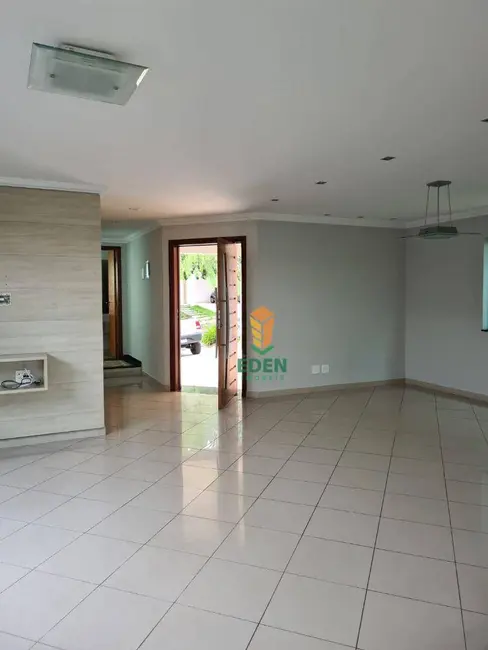 Casa de Condomínio com 3 quartos à venda, 250m2 em Aparecidinha, Sorocaba - SP - imagem 2 Foto 2 de Casa de Condomínio com 3 quartos à venda, 250m2 em Aparecidinha, Sorocaba - SP