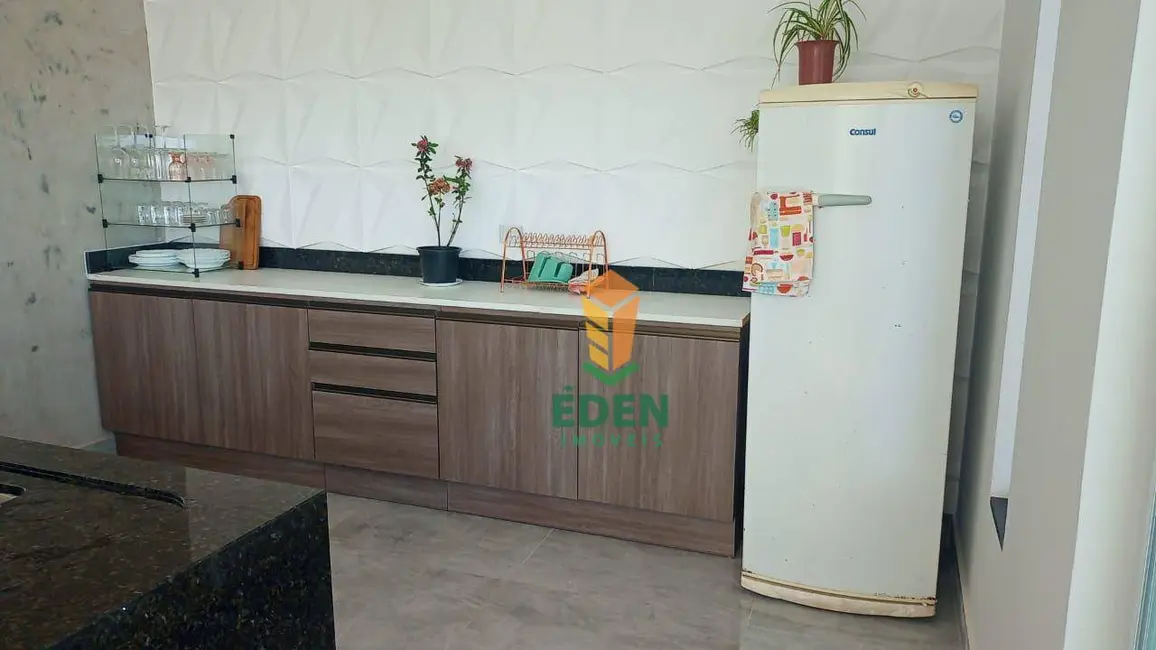 Foto 4 de Casa de Condomínio com 2 quartos à venda e para alugar, 428m2 em Itai - SP