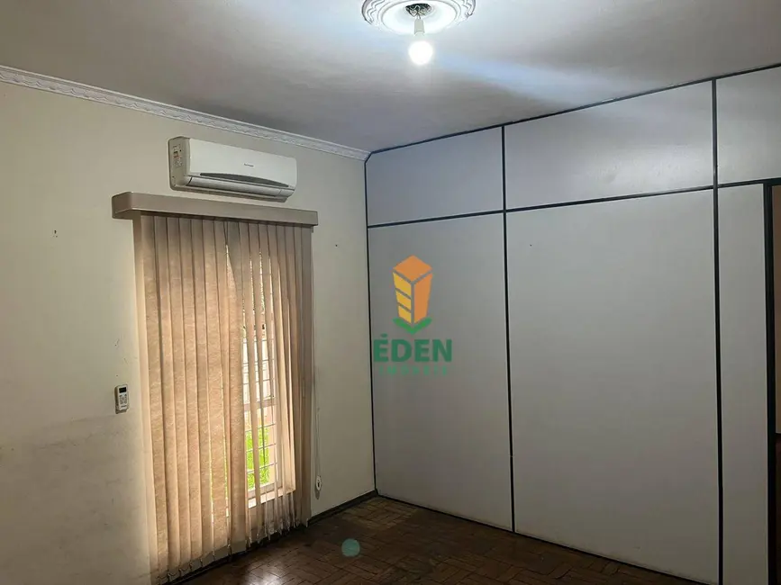Casa com 4 quartos para alugar, 330m2 em Jardim América, Sorocaba - SP - imagem 4 Foto 4 de Casa com 4 quartos para alugar, 330m2 em Jardim América, Sorocaba - SP