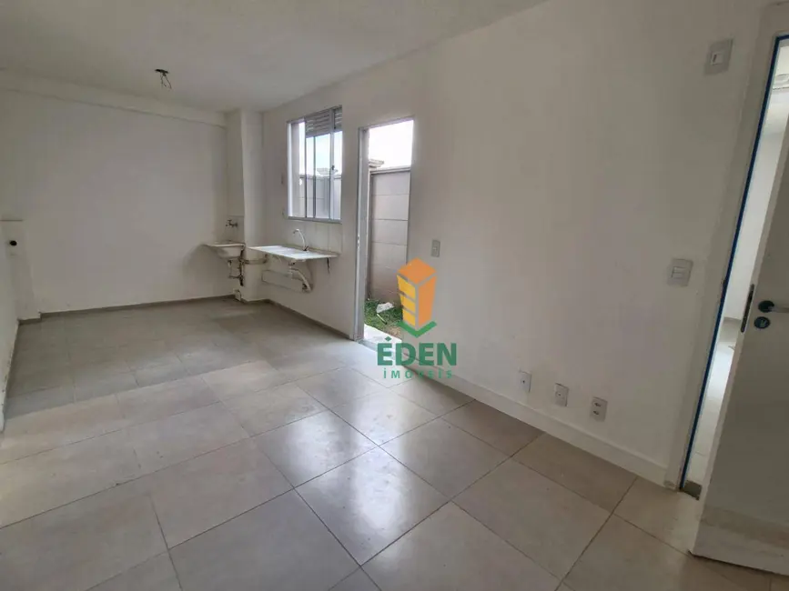 Foto 2 de Apartamento com 2 quartos para alugar, 40m2 em Iporanga, Sorocaba - SP