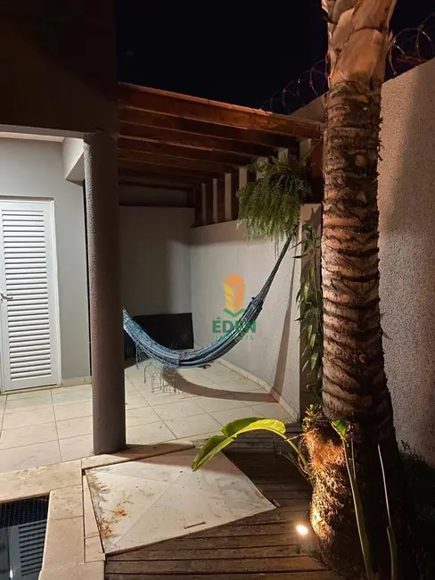 Foto 7 de Casa de Condomínio com 3 quartos à venda, 316m2 em Aracoiaba Da Serra - SP