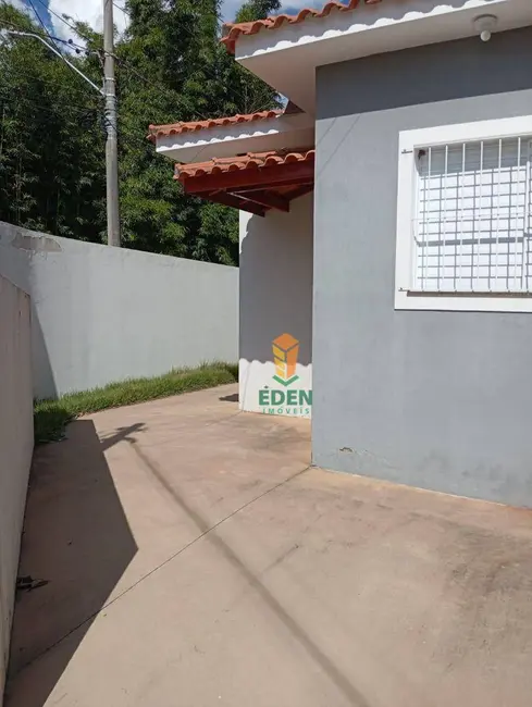 Foto 2 de Casa com 2 quartos para alugar em Jardim das Azaléias, Sorocaba - SP