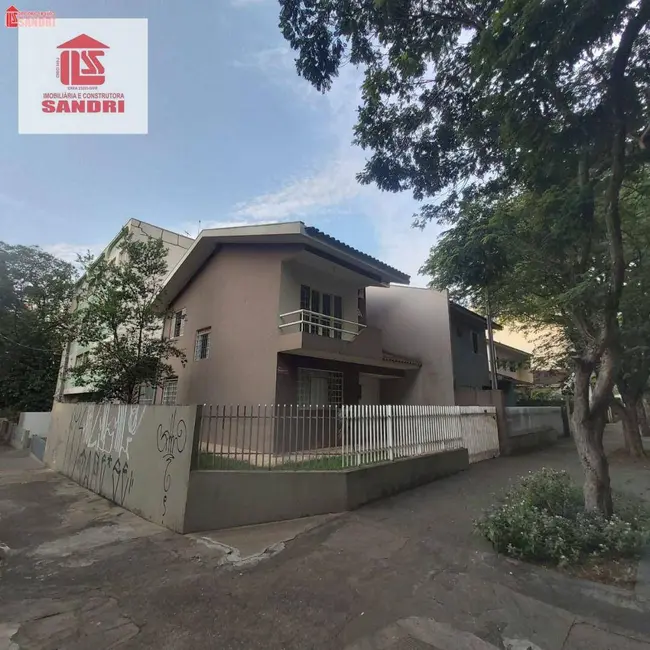 Sobrado com 3 quartos à venda, 300m2 em Zona 07, Maringa - PR - imagem 3 Foto 3 de Sobrado com 3 quartos à venda, 300m2 em Zona 07, Maringa - PR
