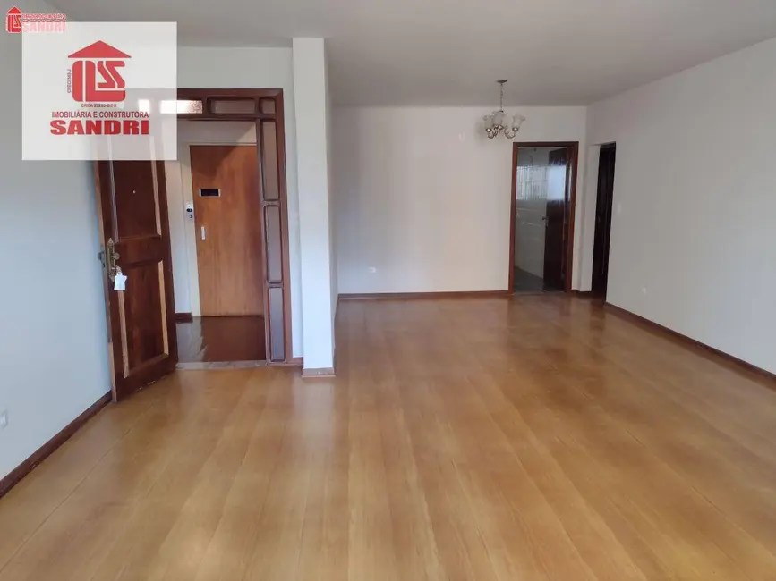 Apartamento com 3 quartos para alugar, 212m2 em Zona 01, Maringa - PR - imagem 8 Foto 8 de Apartamento com 3 quartos para alugar, 212m2 em Zona 01, Maringa - PR