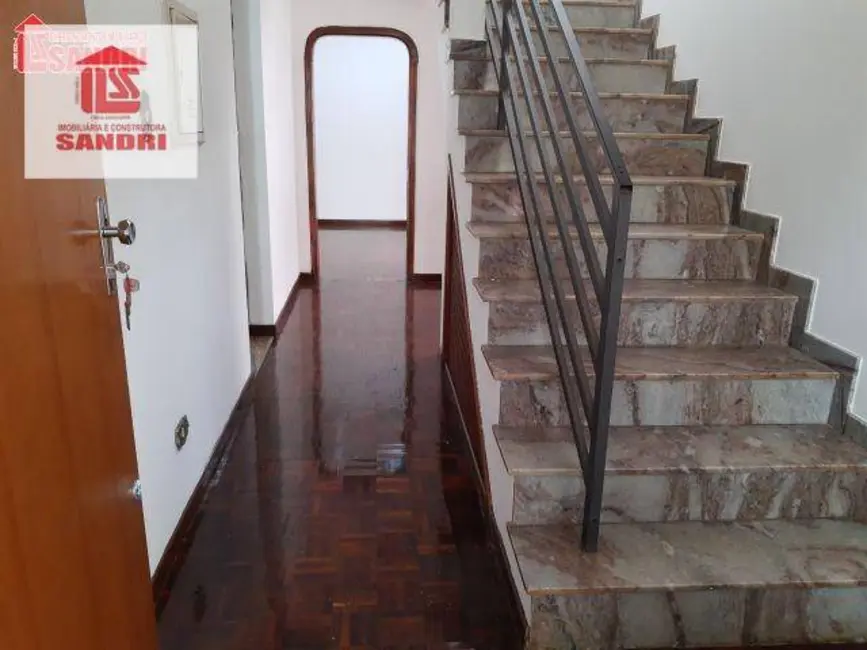 Sobrado com 3 quartos à venda e para alugar, 264m2 em Zona 02, Maringa - PR - imagem 5 Foto 5 de Sobrado com 3 quartos à venda e para alugar, 264m2 em Zona 02, Maringa - PR