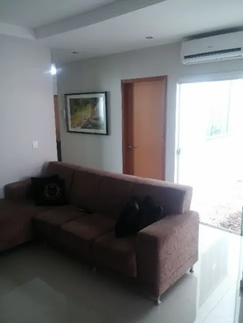 Casa com 3 quartos à venda, 150m2 em Jardim Itália, Maringa - PR - imagem 3 Foto 3 de Casa com 3 quartos à venda, 150m2 em Jardim Itália, Maringa - PR