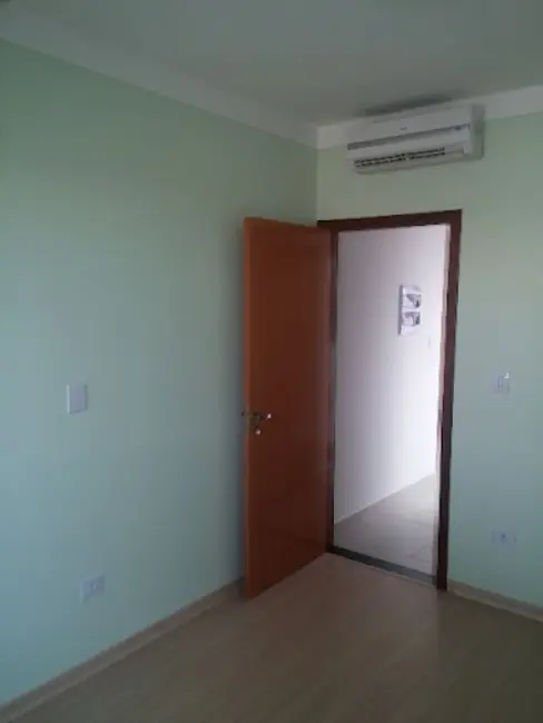 Casa com 3 quartos à venda, 150m2 em Jardim Itália, Maringa - PR - imagem 8 Foto 8 de Casa com 3 quartos à venda, 150m2 em Jardim Itália, Maringa - PR