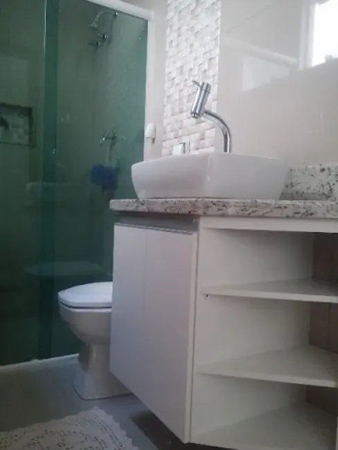 Casa com 3 quartos à venda, 150m2 em Jardim Itália, Maringa - PR - imagem 5 Foto 5 de Casa com 3 quartos à venda, 150m2 em Jardim Itália, Maringa - PR