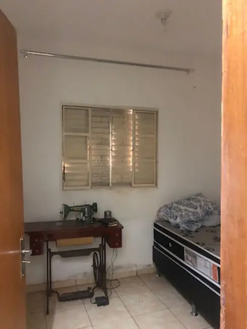 Casa com 2 quartos à venda, 150m2 em Jardim Diamante, Maringa - PR - imagem 4 Foto 4 de Casa com 2 quartos à venda, 150m2 em Jardim Diamante, Maringa - PR