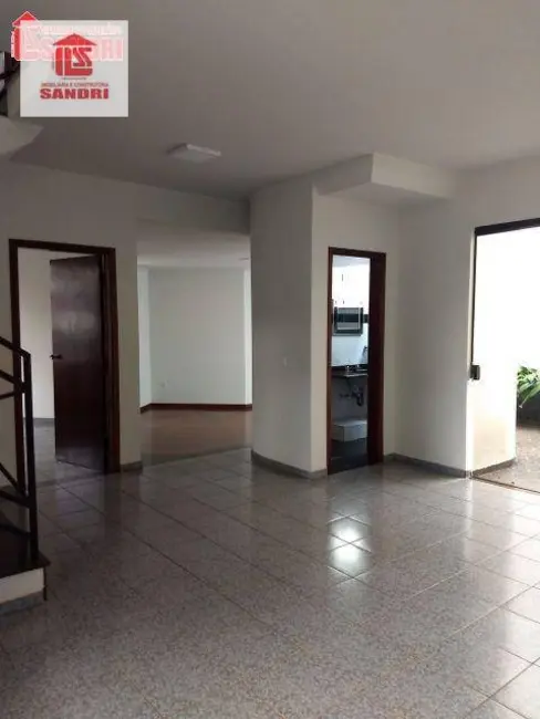 Sobrado com 4 quartos para alugar, 370m2 em Zona 07, Maringa - PR - imagem 4 Foto 4 de Sobrado com 4 quartos para alugar, 370m2 em Zona 07, Maringa - PR