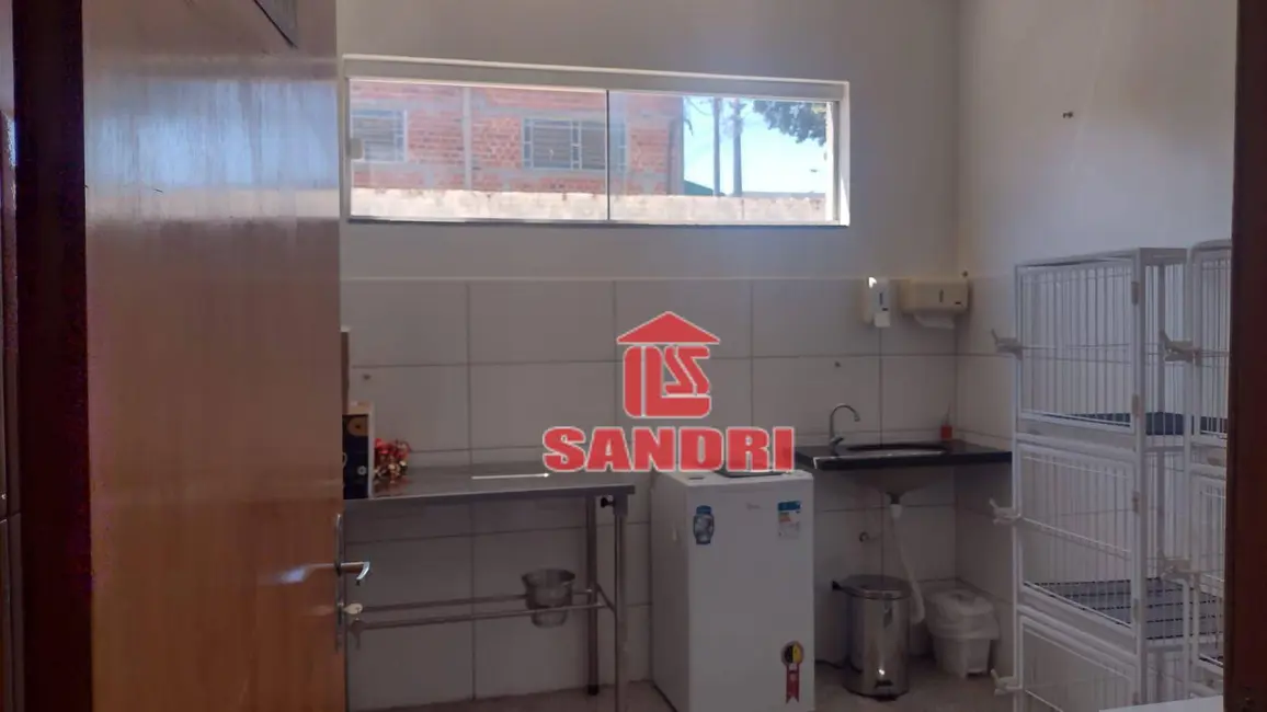 Armazém / Galpão à venda, 480m2 em Jardim São Francisco, Maringa - PR - imagem 6 Foto 6 de Armazém / Galpão à venda, 480m2 em Jardim São Francisco, Maringa - PR