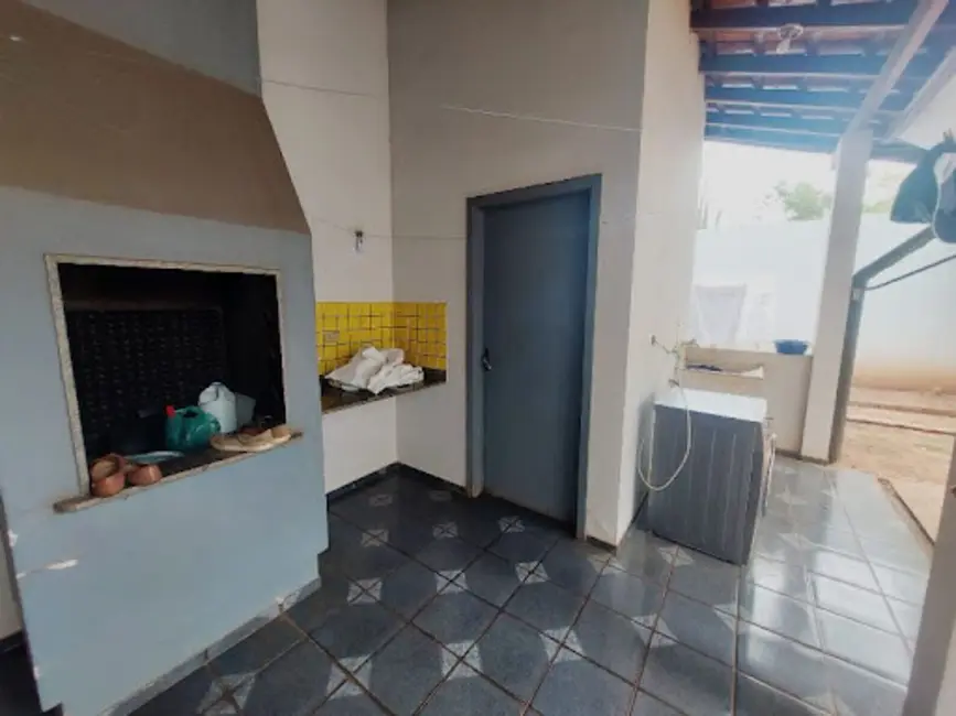Sobrado com 3 quartos à venda, 173m2 em Zona 20, Maringa - PR - imagem 9 Foto 9 de Sobrado com 3 quartos à venda, 173m2 em Zona 20, Maringa - PR