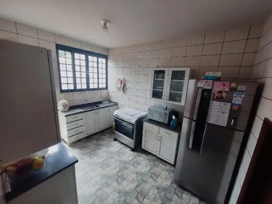 Sobrado com 3 quartos à venda, 173m2 em Zona 20, Maringa - PR - imagem 6 Foto 6 de Sobrado com 3 quartos à venda, 173m2 em Zona 20, Maringa - PR