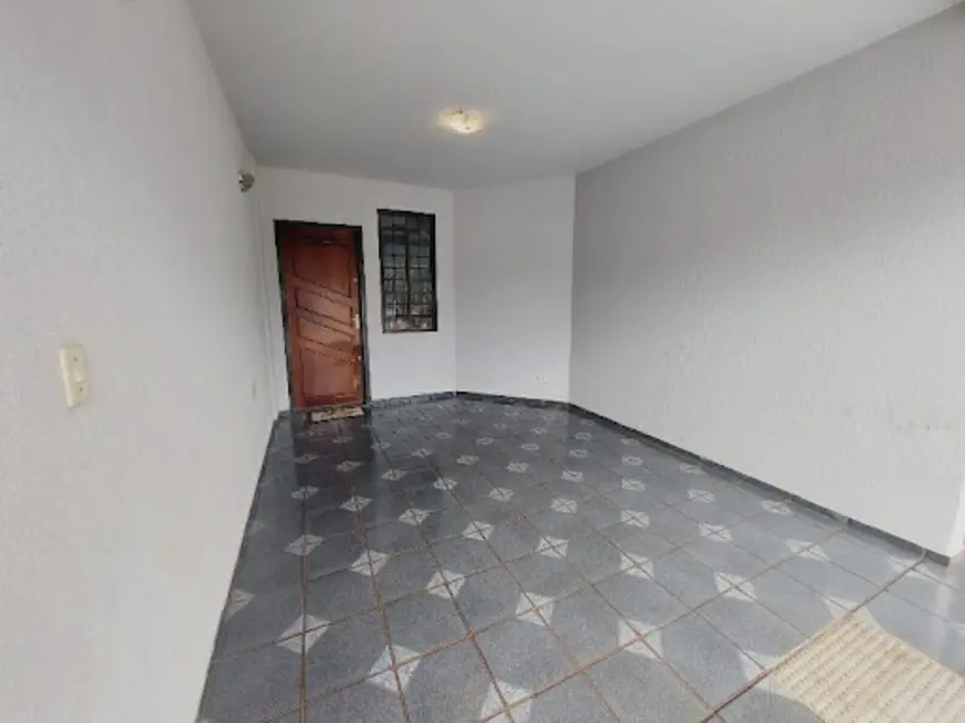 Sobrado com 3 quartos à venda, 173m2 em Zona 20, Maringa - PR - imagem 3 Foto 3 de Sobrado com 3 quartos à venda, 173m2 em Zona 20, Maringa - PR