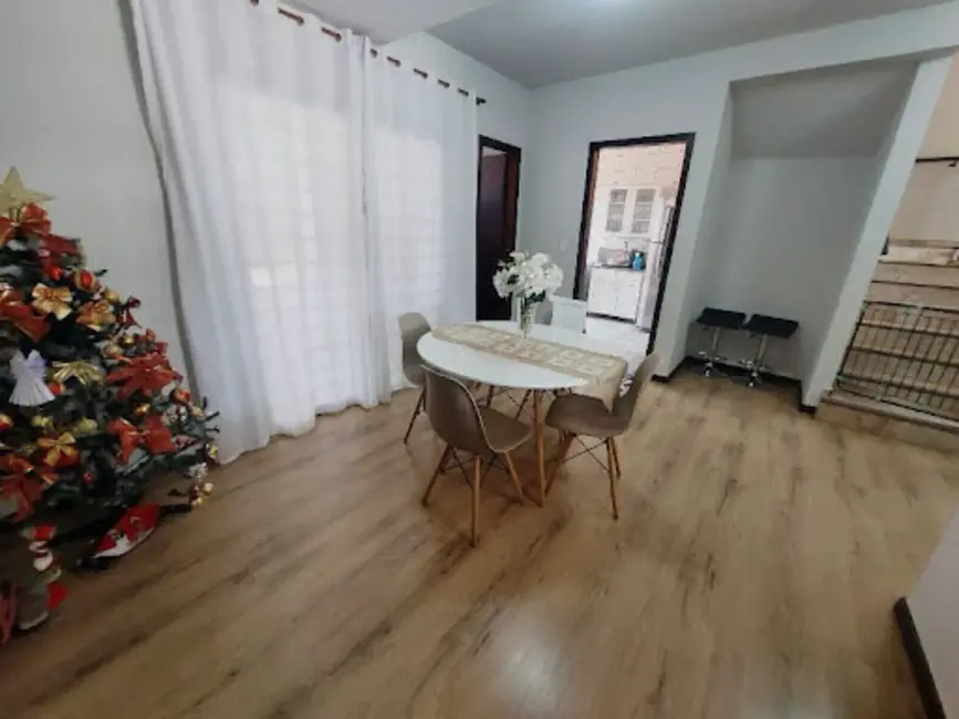 Sobrado com 3 quartos à venda, 173m2 em Zona 20, Maringa - PR - imagem 5 Foto 5 de Sobrado com 3 quartos à venda, 173m2 em Zona 20, Maringa - PR
