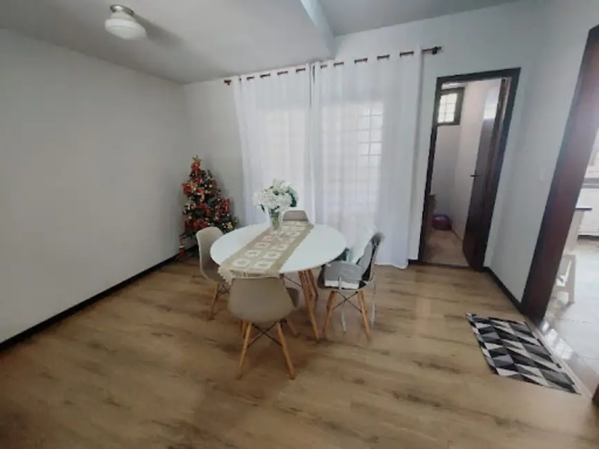 Sobrado com 3 quartos à venda, 173m2 em Zona 20, Maringa - PR - imagem 4 Foto 4 de Sobrado com 3 quartos à venda, 173m2 em Zona 20, Maringa - PR