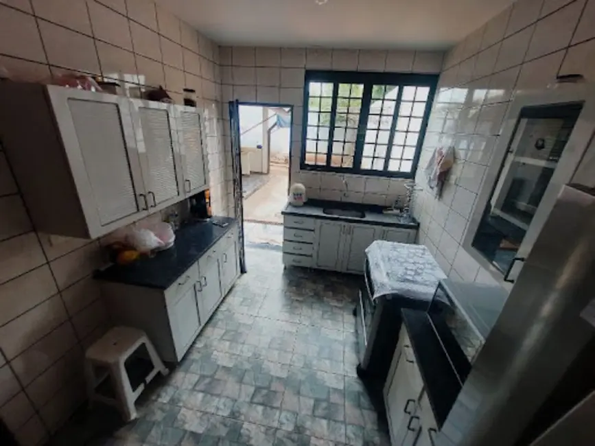 Sobrado com 3 quartos à venda, 173m2 em Zona 20, Maringa - PR - imagem 8 Foto 8 de Sobrado com 3 quartos à venda, 173m2 em Zona 20, Maringa - PR
