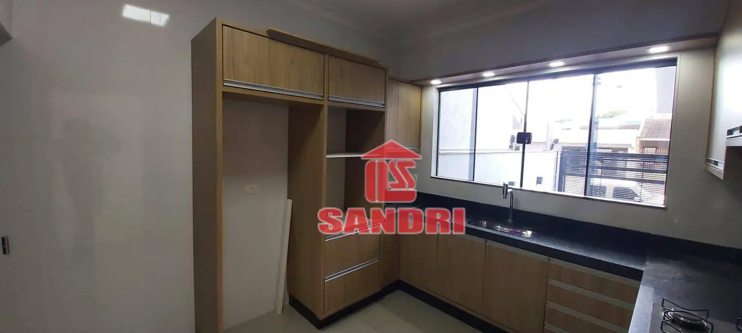 Casa com 3 quartos à venda, 150m2 em Parque Industrial, Maringa - PR - imagem 3 Foto 3 de Casa com 3 quartos à venda, 150m2 em Parque Industrial, Maringa - PR