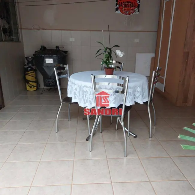 Sobrado com 4 quartos à venda, 211m2 em Jardim América, Maringa - PR - imagem 9 Foto 9 de Sobrado com 4 quartos à venda, 211m2 em Jardim América, Maringa - PR