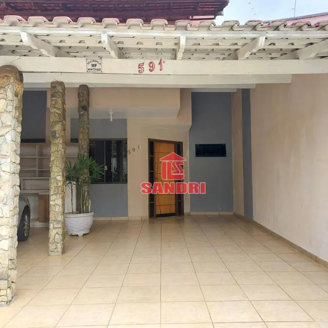 Sobrado com 4 quartos à venda, 211m2 em Jardim América, Maringa - PR - imagem 3 Foto 3 de Sobrado com 4 quartos à venda, 211m2 em Jardim América, Maringa - PR