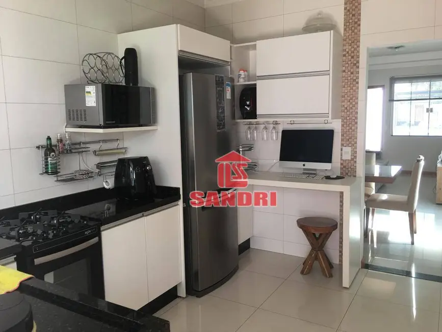 Casa com 3 quartos à venda, 150m2 em Jardim Monte Rei, Maringa - PR - imagem 3 Foto 3 de Casa com 3 quartos à venda, 150m2 em Jardim Monte Rei, Maringa - PR