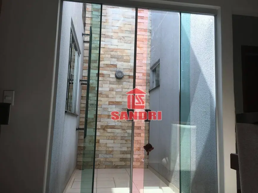 Casa com 3 quartos à venda, 150m2 em Jardim Monte Rei, Maringa - PR - imagem 5 Foto 5 de Casa com 3 quartos à venda, 150m2 em Jardim Monte Rei, Maringa - PR