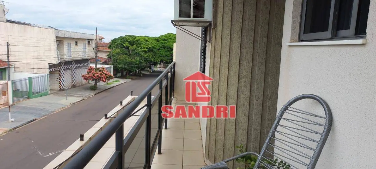Sobrado com 3 quartos à venda, 162m2 em Jardim da Glória, Maringa - PR - imagem 5 Foto 5 de Sobrado com 3 quartos à venda, 162m2 em Jardim da Glória, Maringa - PR