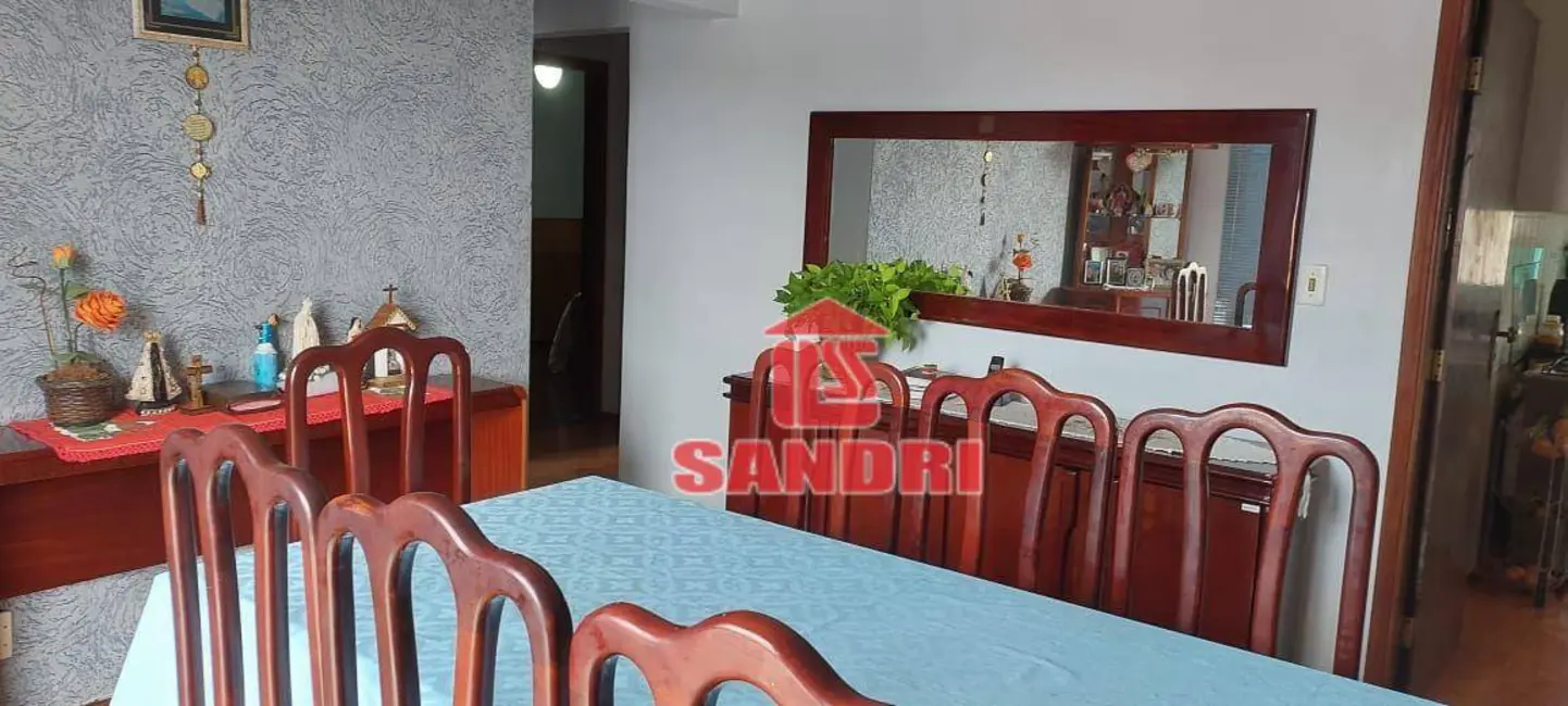 Sobrado com 3 quartos à venda, 162m2 em Jardim da Glória, Maringa - PR - imagem 8 Foto 8 de Sobrado com 3 quartos à venda, 162m2 em Jardim da Glória, Maringa - PR