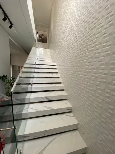 Sobrado com 3 quartos à venda, 150m2 em Jardim Rebouças, Maringa - PR - imagem 3 Foto 3 de Sobrado com 3 quartos à venda, 150m2 em Jardim Rebouças, Maringa - PR