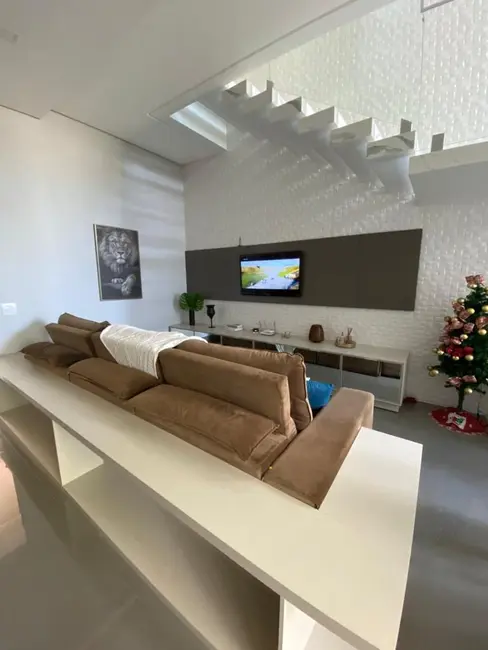 Sobrado com 3 quartos à venda, 150m2 em Jardim Rebouças, Maringa - PR - imagem 5 Foto 5 de Sobrado com 3 quartos à venda, 150m2 em Jardim Rebouças, Maringa - PR