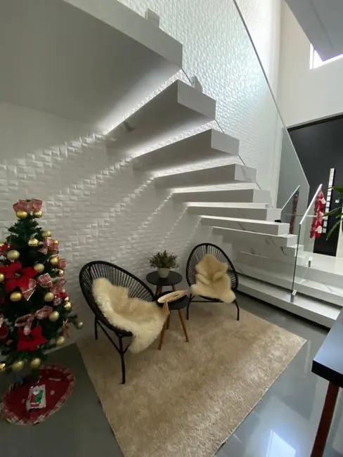 Sobrado com 3 quartos à venda, 150m2 em Jardim Rebouças, Maringa - PR - imagem 4 Foto 4 de Sobrado com 3 quartos à venda, 150m2 em Jardim Rebouças, Maringa - PR